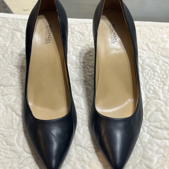 Michael Kors Shoes - Michael kors leather heels